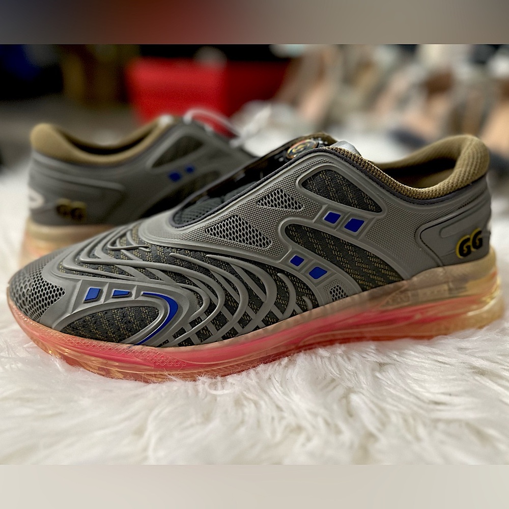 BRAND NEW with tags and box!! Men’s Gucci Shoes.